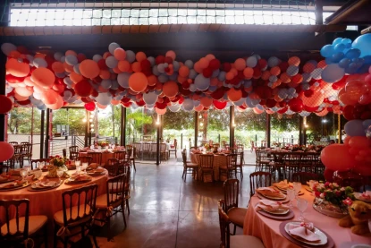 Decoração temática de Circo com cores inovadoras de balões de festa