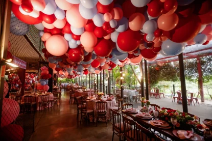 Decoração temática de Circo com cores inovadoras de balões de festa