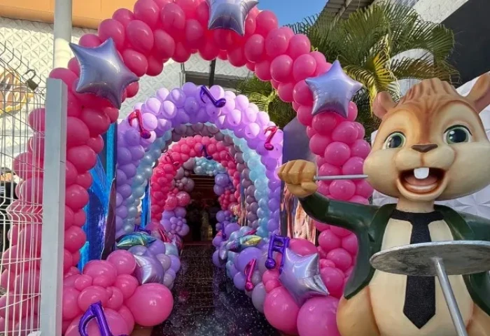 Aniversário infantil reúne tema Esquiletes e Frozen, da Disney