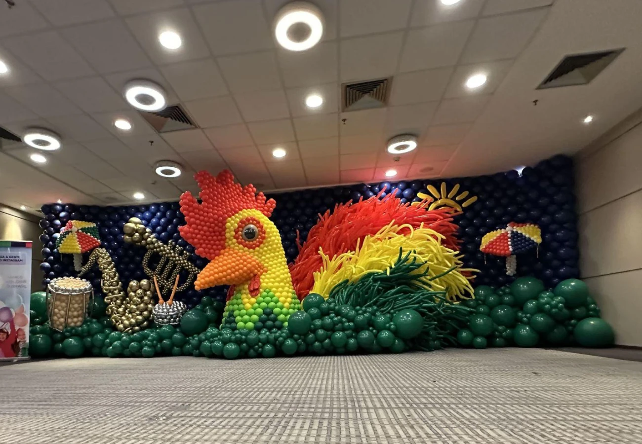 Inspirações de cenários criativos com balões para o carnaval