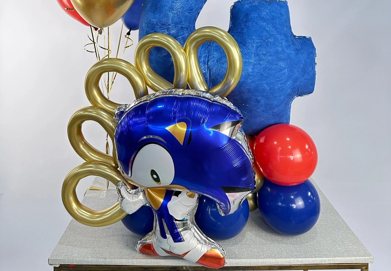 Decoração de mesa com balões para festa infantil